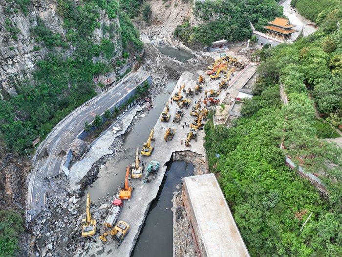 北京房山道路搶修加緊進(jìn)行