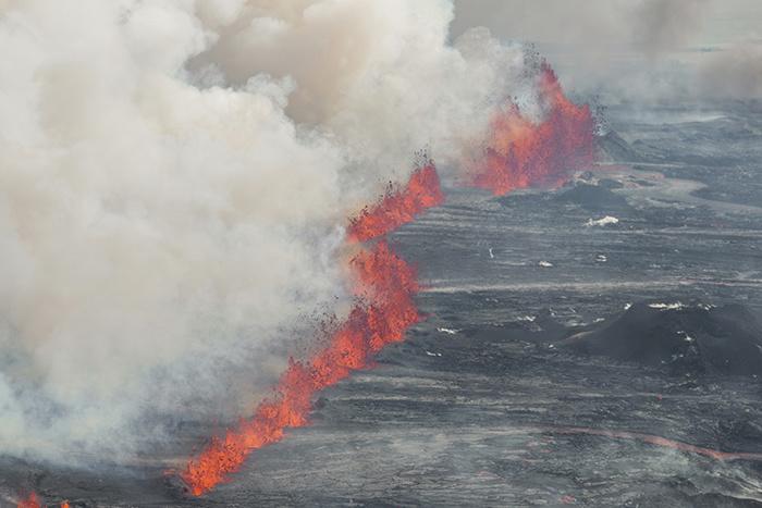 冰島火山噴發裂縫長約3.4公里 