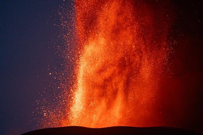 意大利兩座火山持續噴發