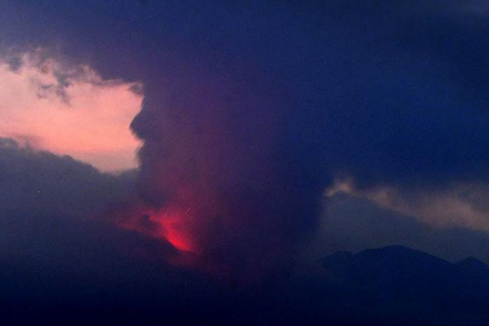 日本櫻島火山噴發